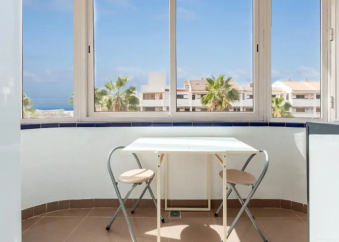 Los Cristianos 2 Bedroom Quiet Complex 200 Meters From The Ocean