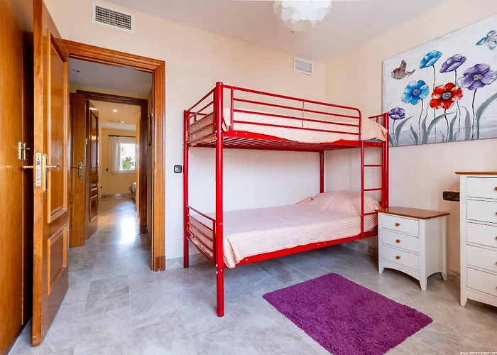 Los Cristianos 2 Bedroom Quiet Complex 200 Meters From The Ocean